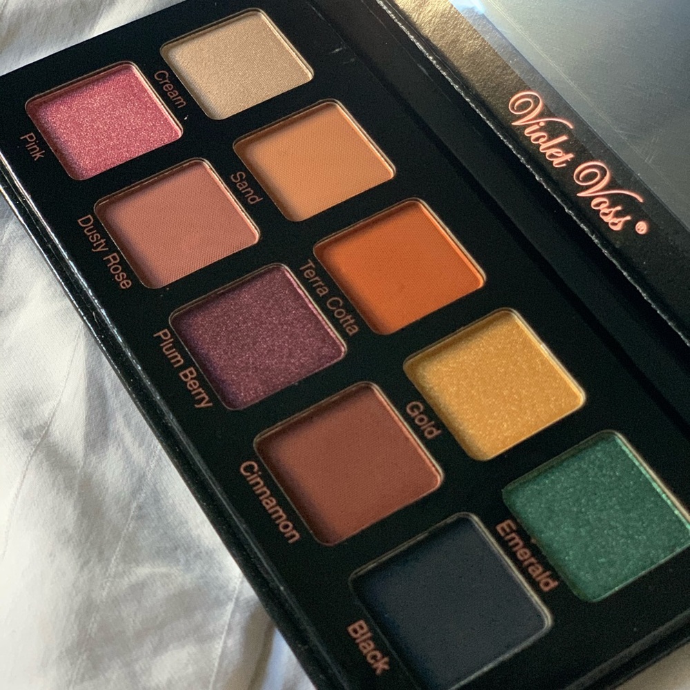 VioletVoss ESSENTIALS PRO Series Eyeshadow Palette